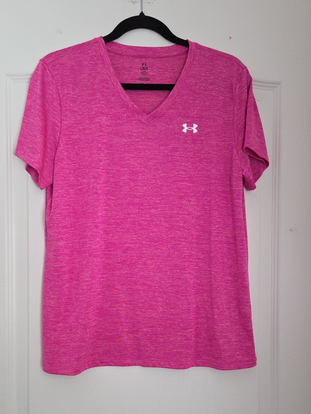 Under Armour Women’s Heather Pink V-Neck Short Sleeve Tee